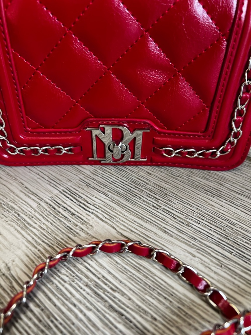 Badgley Mischka Red Quilted Chain Crossbody Bag EUC - Picture 2 of 13